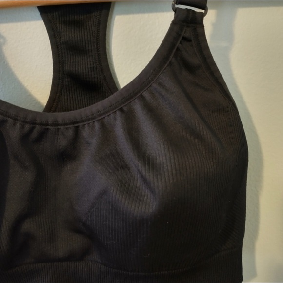 Black Lululemon bra with clasp - Picture 4 of 4